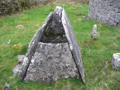 St Cronan's tomb (2)