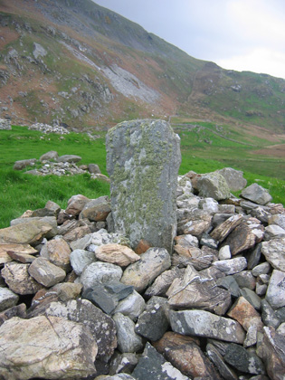 04 or 5 Cairn and cross (2)