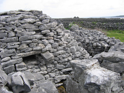 The Clochan and wall surround