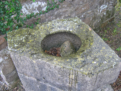 Corner stone with hole